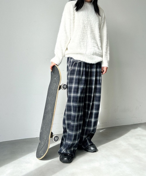 UNDERSTATEMENTs（アンダーステイトメント）の「【ユニセックス】クルーネックシャギーニット（ニット/セーター・メンズ・ホワイト/ブラック・LARGE/MEDIUM）」の9枚目の写真