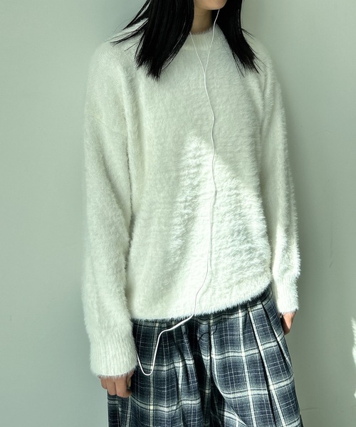 UNDERSTATEMENTs（アンダーステイトメント）の「【ユニセックス】クルーネックシャギーニット（ニット/セーター・メンズ・ホワイト/ブラック・LARGE/MEDIUM）」の3枚目の写真