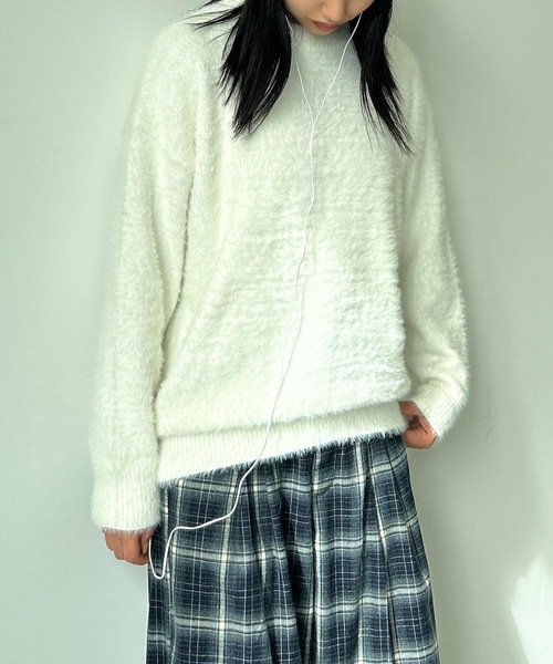 UNDERSTATEMENTs（アンダーステイトメント）の「【ユニセックス】クルーネックシャギーニット（ニット/セーター・メンズ・ホワイト/ブラック・LARGE/MEDIUM）」の5枚目の写真