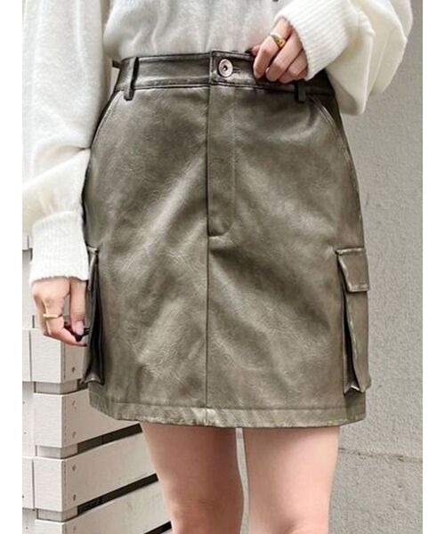 MURUA(ムルーア)の「ヴィンテージライクフェイクレザーミニスカート(スカート・レディース・カーキ/ブラウン・2/1)」の3枚目の写真