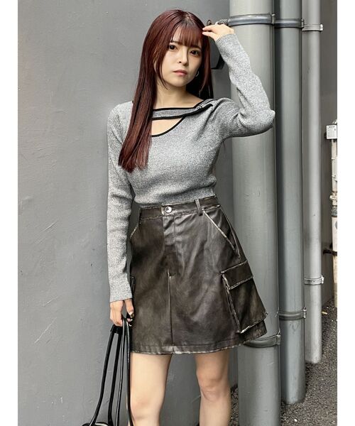 MURUA(ムルーア)の「ヴィンテージライクフェイクレザーミニスカート(スカート・レディース・カーキ/ブラウン・2/1)」の9枚目の写真