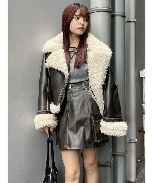 MURUA(ムルーア)の「ヴィンテージライクフェイクレザーミニスカート(スカート・レディース・カーキ/ブラウン・2/1)」の12枚目の写真