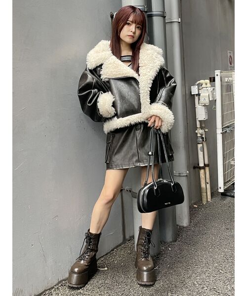 MURUA(ムルーア)の「ヴィンテージライクフェイクレザーミニスカート(スカート・レディース・カーキ/ブラウン・2/1)」の14枚目の写真