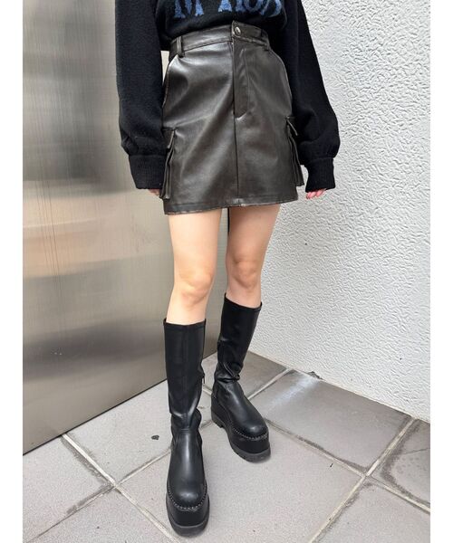 MURUA(ムルーア)の「ヴィンテージライクフェイクレザーミニスカート(スカート・レディース・カーキ/ブラウン・2/1)」の22枚目の写真