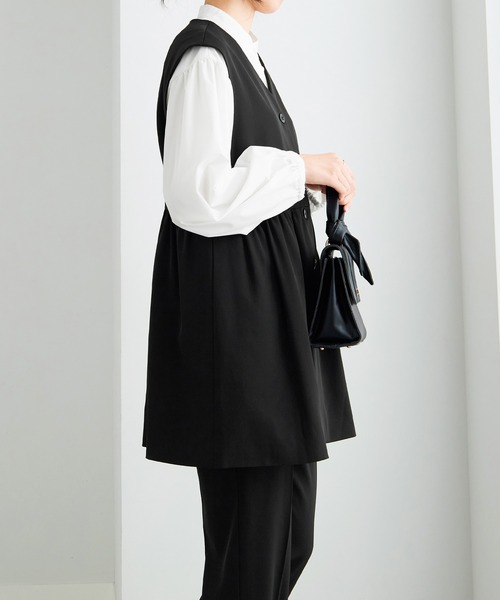 Viola e Viola（ヴィオラエヴィオラ）の「コーデ決まるペプラムジレセットスーツ（スーツパンツ・レディース・ブラック/ネイビー・3L/LL/L/M）」の12枚目の写真
