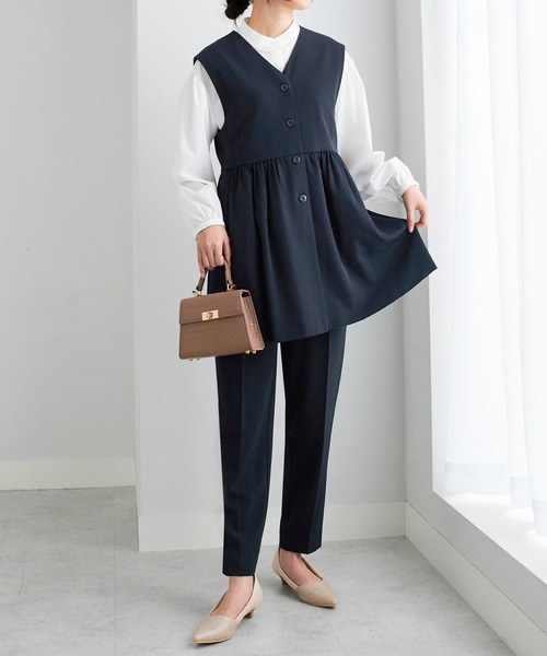 Viola e Viola（ヴィオラエヴィオラ）の「コーデ決まるペプラムジレセットスーツ（スーツパンツ・レディース・ブラック/ネイビー・3L/LL/L/M）」の21枚目の写真