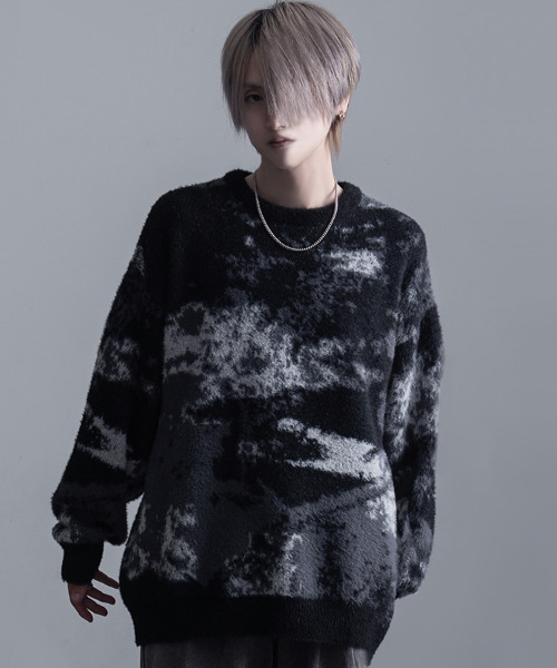 SILVER BULLET(シルバーバレット)の「『CavariA/キャバリア』フェザーヤーンルーズサイズアブストラクトクルー 長袖(ニット/セーター・メンズ・ブラック系3/ブラック系1/ブラック系2/ネイビー系1/グレー系1・L/M)」の2枚目の写真