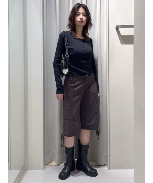 SLY(スライ)の「L/W WASHED MIDDLE SHORTS ローウエスト ウォッシュド ミドル ショーツ(スラックス・レディース・ダークブラウン/カーキ・2/1)」の18枚目の写真