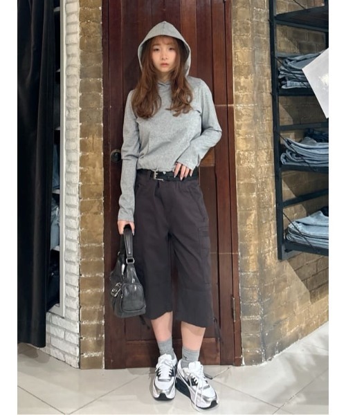 SLY(スライ)の「L/W WASHED MIDDLE SHORTS ローウエスト ウォッシュド ミドル ショーツ(スラックス・レディース・ダークブラウン/カーキ・2/1)」の19枚目の写真