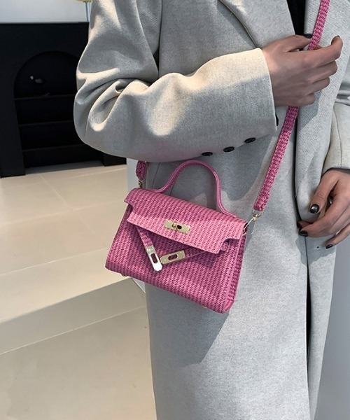 L LABEL（エルラベル）の「ラフィア風型押しフラップショルダーバッグ（ショルダーバッグ・レディース・ブラック/ホワイト/ピンク/ブラウン/ベージュ・FREE）」の21枚目の写真