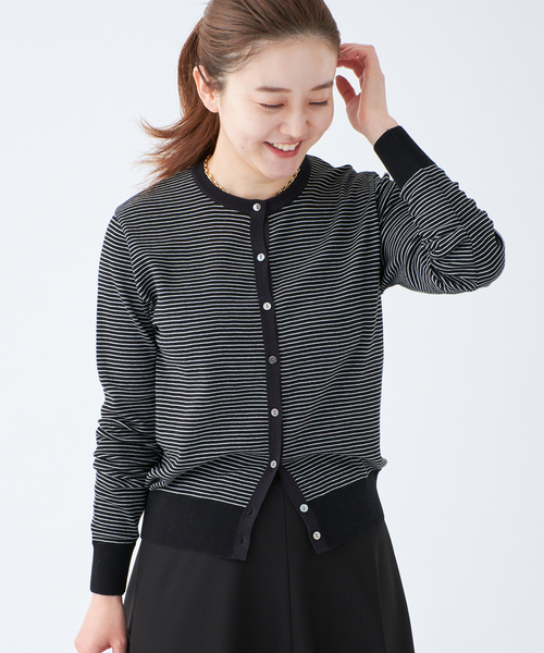 IENA(イエナ)の「Mer cotton セーターマシン クルーカーディガン(カーディガン/ボレロ・レディース・ブラック系その他/ホワイト/ネイビー・FREE)」の9枚目の写真