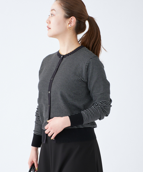 IENA(イエナ)の「Mer cotton セーターマシン クルーカーディガン(カーディガン/ボレロ・レディース・ブラック系その他/ホワイト/ネイビー・FREE)」の11枚目の写真