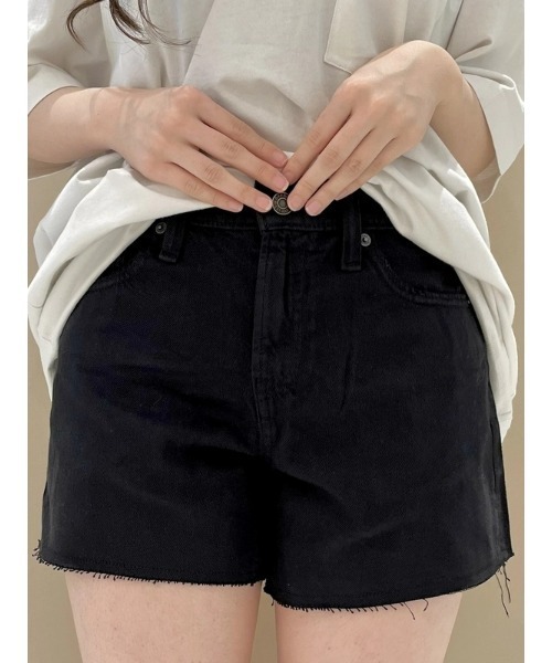 GAP（ギャップ）の「4インチ ミッドライズ ウルトラソフト リラックス カットオフショートパンツ（デニムパンツ・レディース・ブラック・23/24/25/27/28/29/26/30）」の4枚目の写真