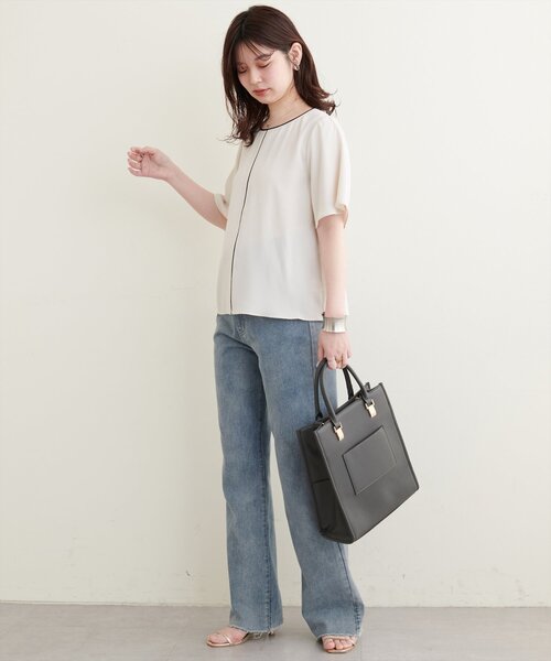 natural couture(ナチュラルクチュール)の「バイカラーフレア袖ブラウス(シャツ/ブラウス・レディース・ピンクベージュ/オフホワイト/チャコールグレー/ミント/ネイビー・FREE)」の13枚目の写真