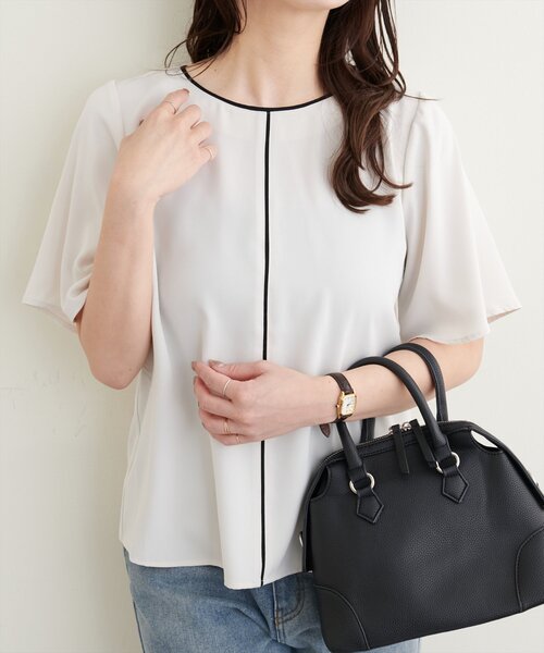 natural couture(ナチュラルクチュール)の「バイカラーフレア袖ブラウス(シャツ/ブラウス・レディース・ピンクベージュ/オフホワイト/チャコールグレー/ミント/ネイビー・FREE)」の2枚目の写真