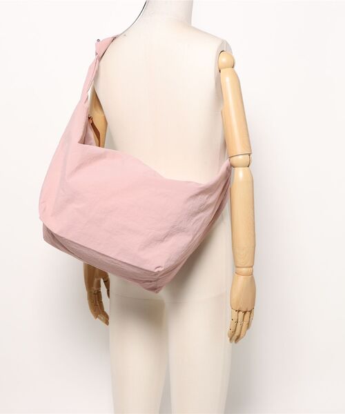 VIBGYOR（ヴィブジョー）の「urbanfemine./大容量ショルダーバッグ U7437（ショルダーバッグ・レディース・グリーン/ピンク/ベージュ/ホワイト/ブラック・FREE）」の10枚目の写真