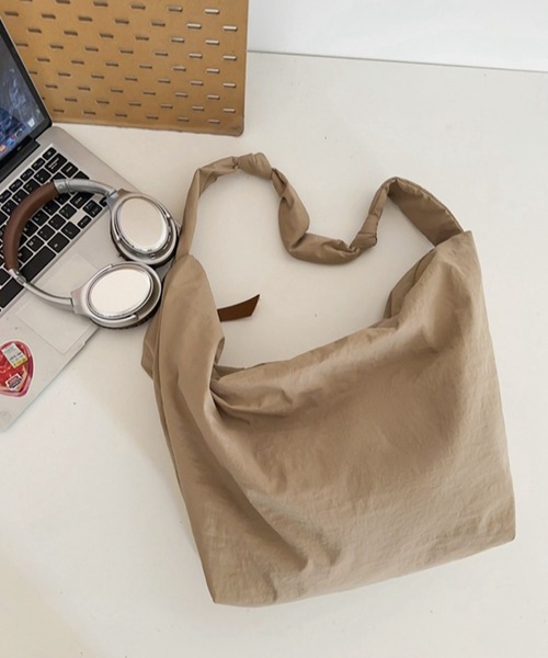 VIBGYOR（ヴィブジョー）の「urbanfemine./大容量ショルダーバッグ U7437（ショルダーバッグ・レディース・グリーン/ピンク/ベージュ/ホワイト/ブラック・FREE）」の3枚目の写真