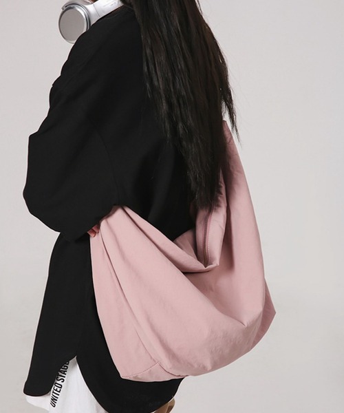 VIBGYOR（ヴィブジョー）の「urbanfemine./大容量ショルダーバッグ U7437（ショルダーバッグ・レディース・グリーン/ピンク/ベージュ/ホワイト/ブラック・FREE）」の5枚目の写真