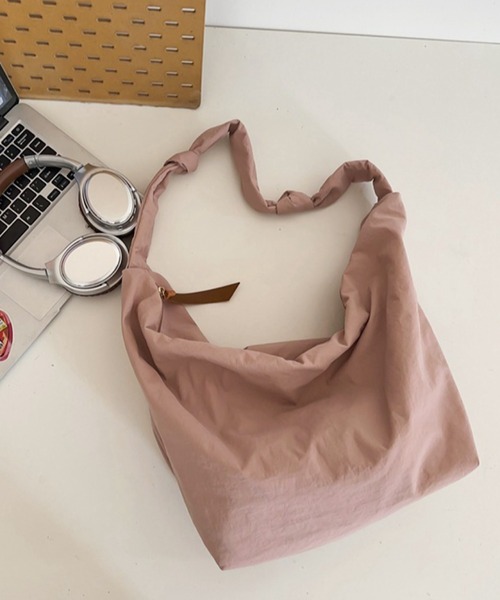 VIBGYOR（ヴィブジョー）の「urbanfemine./大容量ショルダーバッグ U7437（ショルダーバッグ・レディース・グリーン/ピンク/ベージュ/ホワイト/ブラック・FREE）」の17枚目の写真