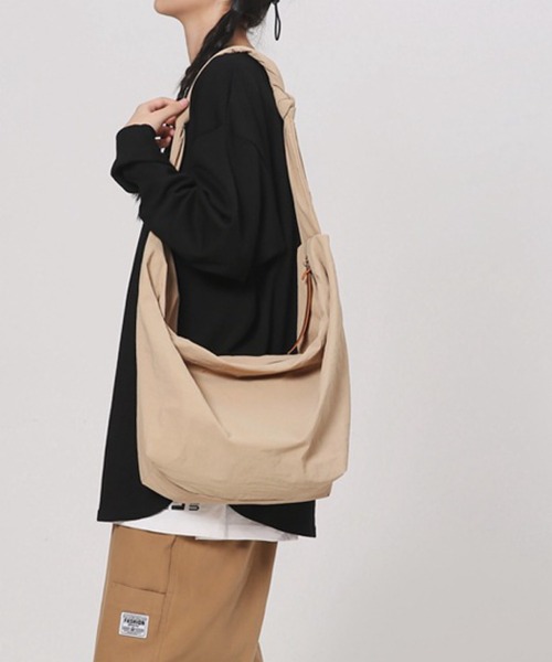 VIBGYOR（ヴィブジョー）の「urbanfemine./大容量ショルダーバッグ U7437（ショルダーバッグ・レディース・グリーン/ピンク/ベージュ/ホワイト/ブラック・FREE）」の16枚目の写真