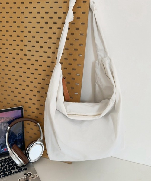 VIBGYOR（ヴィブジョー）の「urbanfemine./大容量ショルダーバッグ U7437（ショルダーバッグ・レディース・グリーン/ピンク/ベージュ/ホワイト/ブラック・FREE）」の7枚目の写真