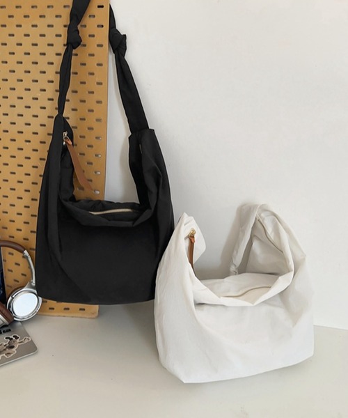 VIBGYOR（ヴィブジョー）の「urbanfemine./大容量ショルダーバッグ U7437（ショルダーバッグ・レディース・グリーン/ピンク/ベージュ/ホワイト/ブラック・FREE）」の9枚目の写真