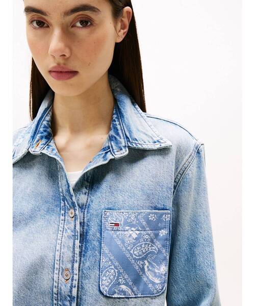 tommy jeans(トミー ジーンズ)の「レギュラーシャツ(シャツ/ブラウス・レディース・インディゴブルー・SMALL/MEDIUM/X-SMALL)」の5枚目の写真