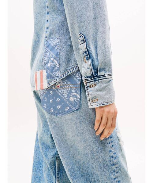 tommy jeans(トミー ジーンズ)の「レギュラーシャツ(シャツ/ブラウス・レディース・インディゴブルー・SMALL/MEDIUM/X-SMALL)」の3枚目の写真