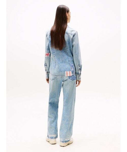 tommy jeans(トミー ジーンズ)の「レギュラーシャツ(シャツ/ブラウス・レディース・インディゴブルー・SMALL/MEDIUM/X-SMALL)」の2枚目の写真