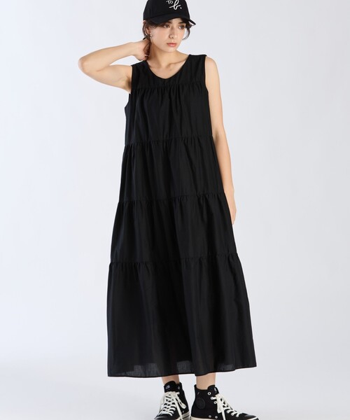 To b. by agnes b.（トゥービーバイアニエスベー）の「ブイネックティアードドレス（ワンピース・レディース・ブラック・36/38/40）」の2枚目の写真