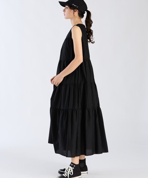 To b. by agnes b.（トゥービーバイアニエスベー）の「ブイネックティアードドレス（ワンピース・レディース・ブラック・36/38/40）」の3枚目の写真