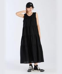 ブイネックティアードドレス