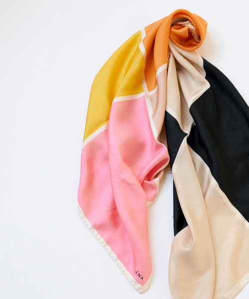 IENA(イエナ)の「IENA SCARF COLOUR BLOCK スカーフ(バンダナ/スカーフ・レディース・ブラック/その他・FREE)」の2枚目の写真