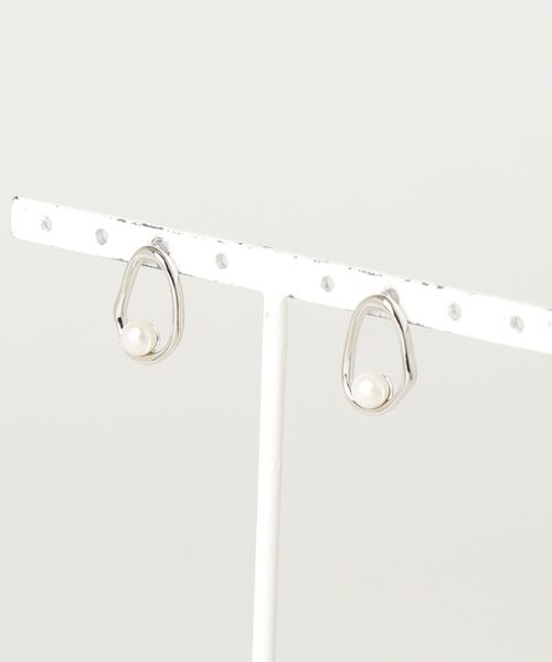 itam(アイタム)の「【itam】アイタム/ メタル×パール オーバル セラミックポストピアス(ピアス(両耳用)・レディース・ゴールド/シルバー・FREE)」の5枚目の写真