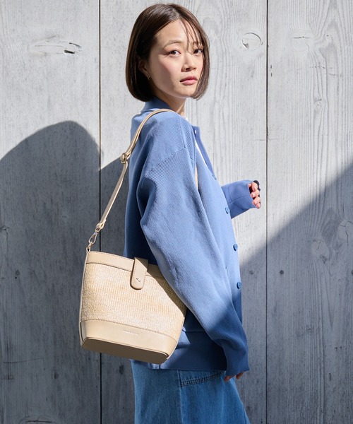 Arnold Palmer（アーノルドパーマー）の「雑材×フェイクレザー ショルダーバッグ（ショルダーバッグ・レディース・ベージュ/ブラック・F）」の11枚目の写真