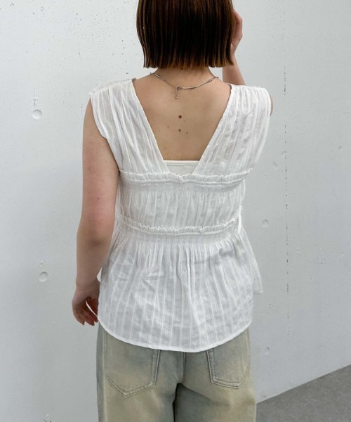 archives（アルシーヴ）の「【ＳＥＴ　ＵＰ対応】ギャザーストライプノースリブラウス（シャツ/ブラウス・レディース・ブルー/オフホワイト/ブラック/イエロー・MEDIUM）」の6枚目の写真