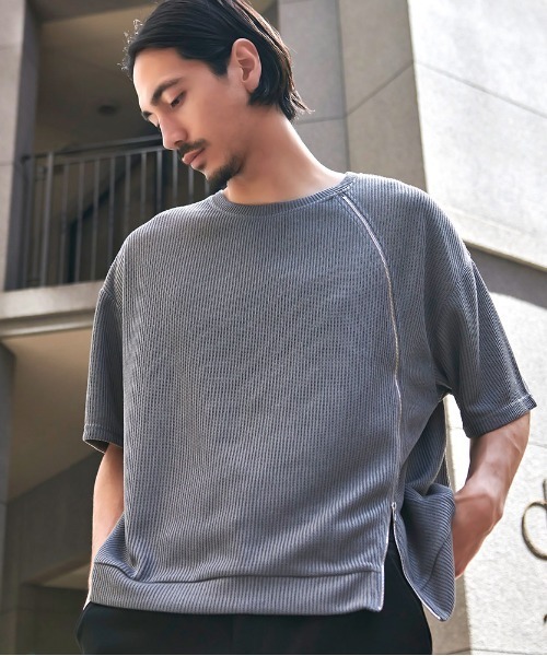 CavariA(キャバリア)の「『CavariA/キャバリア』身頃ZIP切り替え半袖TEE(Tシャツ/カットソー・メンズ・グレー/ブルー/ブラック・L/M)」の1枚目の写真