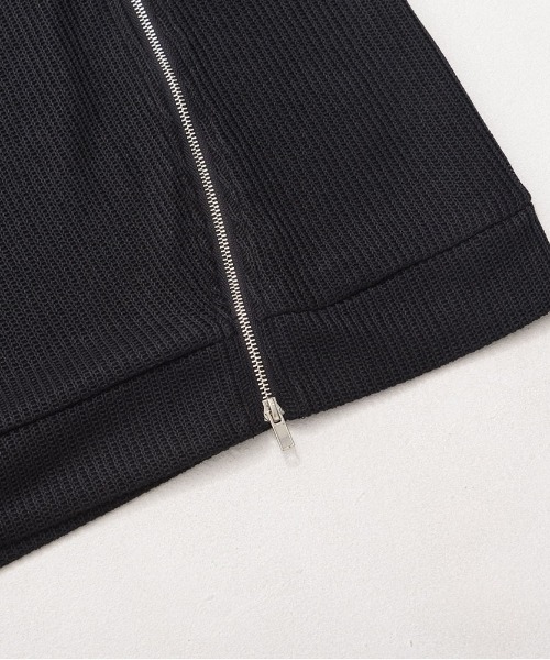 CavariA(キャバリア)の「『CavariA/キャバリア』身頃ZIP切り替え半袖TEE(Tシャツ/カットソー・メンズ・グレー/ブルー/ブラック・L/M)」の19枚目の写真