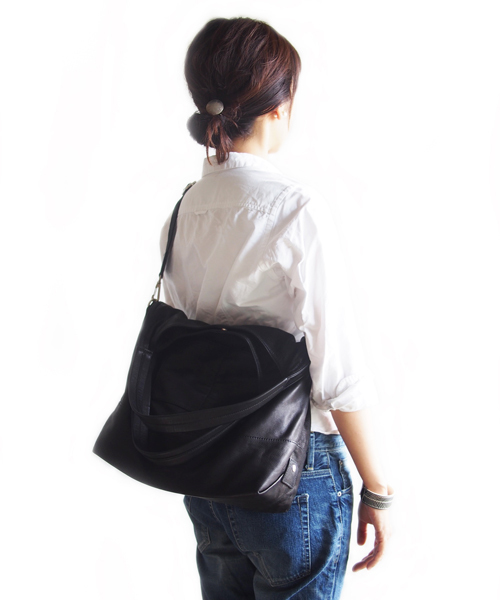 Micsmile（ミックスマイル）の「【 レザー 】 2WAY ショルダーバッグ (unisex)（ショルダーバッグ・レディース・ブラック・FREE）」の2枚目の写真