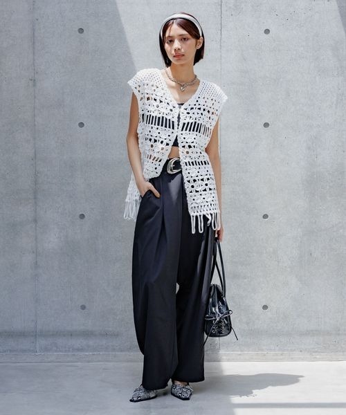 PAGEBOY(ページボーイ)の「クロシェレースベスト(ベスト・レディース・オフホワイト/ブラック/サックスブルー・FREE)」の4枚目の写真