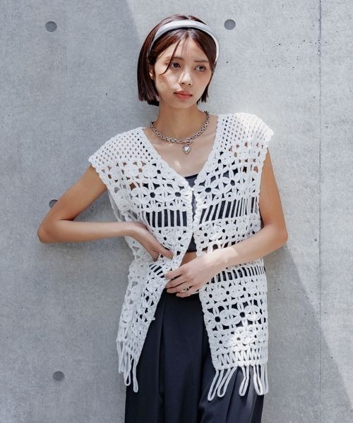 PAGEBOY(ページボーイ)の「クロシェレースベスト(ベスト・レディース・オフホワイト/ブラック/サックスブルー・FREE)」の10枚目の写真