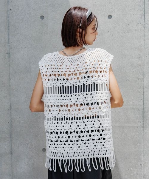 PAGEBOY(ページボーイ)の「クロシェレースベスト(ベスト・レディース・オフホワイト/ブラック/サックスブルー・FREE)」の9枚目の写真