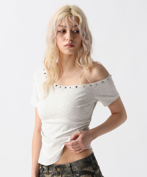 FOREVER 21(フォーエバー トゥエンティーワン)の「【2025SS】スタッズワンショルT(Tシャツ/カットソー・レディース・オフホワイト/グレー/ブラック・FREE)」の10枚目の写真