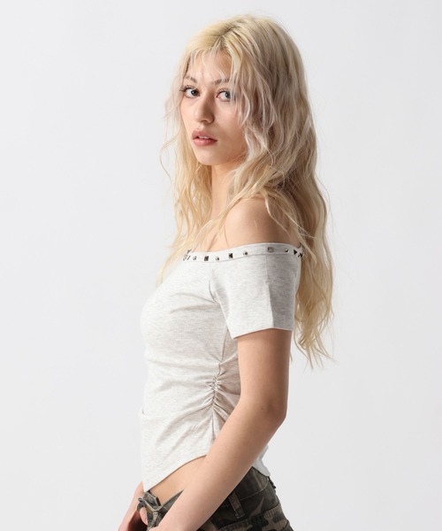 FOREVER 21(フォーエバー トゥエンティーワン)の「【2025SS】スタッズワンショルT(Tシャツ/カットソー・レディース・オフホワイト/グレー/ブラック・FREE)」の11枚目の写真