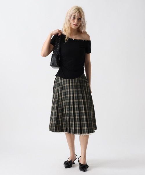 FOREVER 21(フォーエバー トゥエンティーワン)の「【2025SS】スタッズワンショルT(Tシャツ/カットソー・レディース・オフホワイト/グレー/ブラック・FREE)」の16枚目の写真