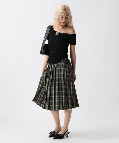 FOREVER 21(フォーエバー トゥエンティーワン)の「【2025SS】スタッズワンショルT(Tシャツ/カットソー・レディース・オフホワイト/グレー/ブラック・FREE)」の17枚目の写真