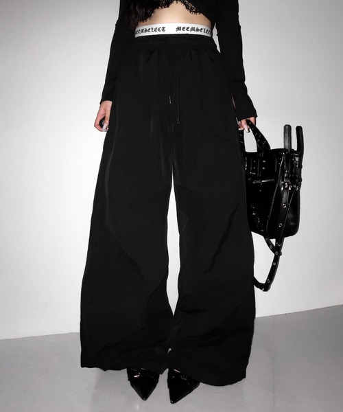 me+em select(ミームセレクト)の「【 2color / 裾絞り可能 】ウエストロゴナイロンライクワッシャーワイドパンツ / waist logo nylon-like washer wide pants(その他パンツ・レディース・ブラック×ブラック/ブラック×ホワイト・FREE)」の18枚目の写真