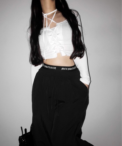 me+em select(ミームセレクト)の「【 2color / 裾絞り可能 】ウエストロゴナイロンライクワッシャーワイドパンツ / waist logo nylon-like washer wide pants(その他パンツ・レディース・ブラック×ブラック/ブラック×ホワイト・FREE)」の10枚目の写真
