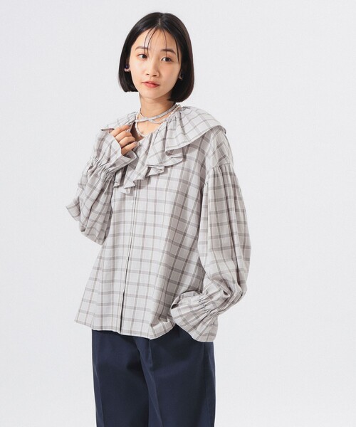 BEAMS BOY(ビームスボーイ)の「チェック フリルカラー シャツ(シャツ/ブラウス・レディース・オリーブ/ネイビー/ライトグレー・ONE SIZE)」の2枚目の写真