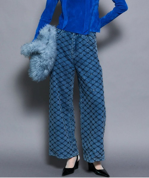 MAISON SPECIAL（メゾンスペシャル）の「Diamond Beads Embroidery Denim Pants/ダイヤビーズエンブロイダリーデニム■セットアップ対応■（デニムパンツ・レディース・ブルー/ブラック・36/38）」の2枚目の写真